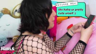 Flowergoth Roze & Roxanne Rom - babe - brunette - hardcore - amateur - gape - sloppy - blowjob - deepthroat - skinny - green hair
