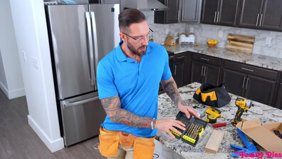 Ophelia Purr How To Handle Caulk S36E5 - milf - big ass - blowjob
