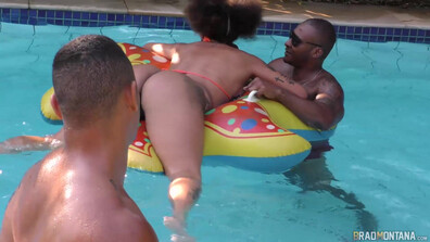 Elisa Sanches, Patricia Kimberly, Giovana Bombom Orgia na piscina com as estrelas do porn - latina