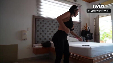 Latina mummy rides a caballo and spills climaxes on the street. Jenifer play public m - xxx - porn - mujeres deportistas - hardcore - orgasmos a chorro - masturbation squirt - sexo em publico - latina milf - se viene a chorros