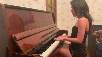 Katty West Young Katty West Masturbating Sitting On A Piano - amateur - solo - masturbation