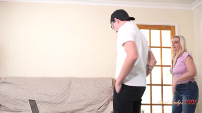 Keira Keira Calls In for Tech Help and Offers Alternative Payment Methodsm - milf - big ass - blowjob