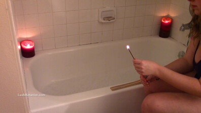 Lush Botanist Full Moon Tub Cleansing - bbw - solo - softcore