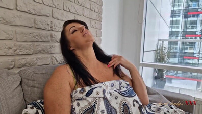 Wanilianna & Devon Breeze lesbian - strap-on
