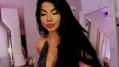 mariale q 2025 11 25 23h37m33s - webcam