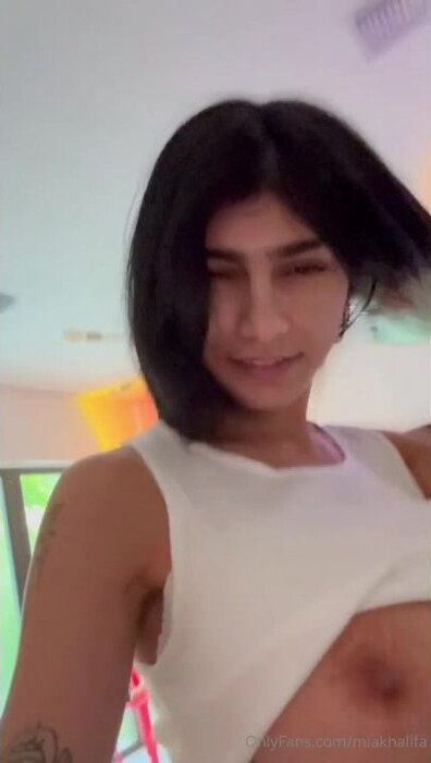 Underboob Tease Scene - big ass - big tits - blowjob - sex - fuck