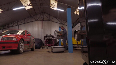 Linda Del Sol Fucking The Mechanic For A Fix - latin - spanish - blowjob