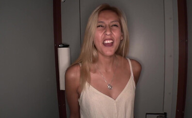 Gloryhole sucking 1080p - brunette