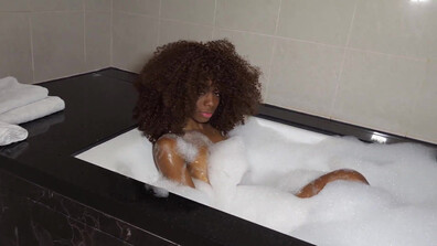 BlackCandi BlackCandi's Flamoes Bubbelt erop los - milf - big ass - blowjob
