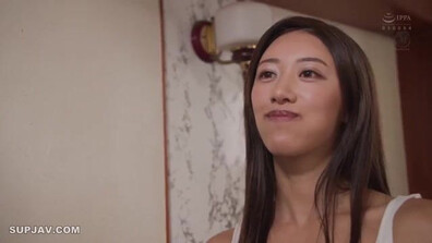 URE 120 Una ex mama gyaru es follada por su hijastro repentinamente - madrastra - è - hijastro