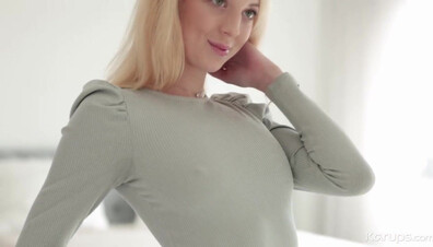 Isabella De Laa Presents For Her Pussy - teen - blowjob - blonde