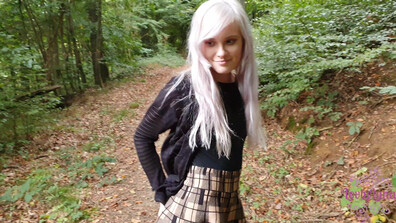 LovlyLuna ErwischtJunges Mädchen Beglückt Einen Kerl Im Wald Mit Ihren Geilen Lippe - pov - small tits - teen