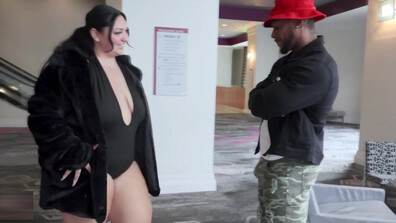 Mazee meets a hotel lobby freak - bbw - pawg - bbc