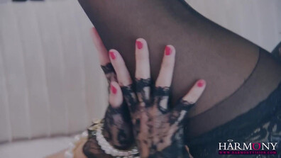 Two gorgeous models love lesbian sex - harmony