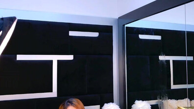 alanaferrara 2025 12 01 23h53m13s - webcam