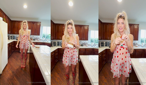 Dakota Lyn Opens Her Pussy In The Kitchen