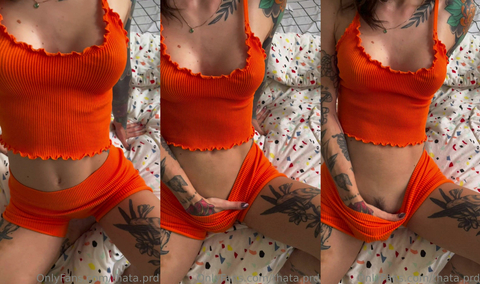 Thata Prada Shows Us Her Butthole