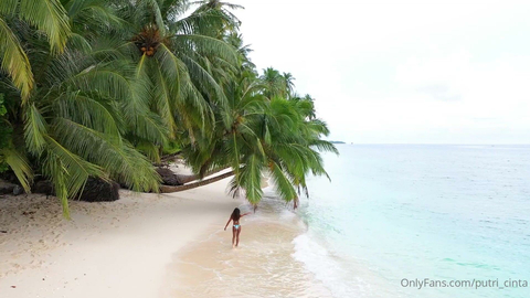 Asian Putri Cinta Shows Off Her Naked Body On An Island
