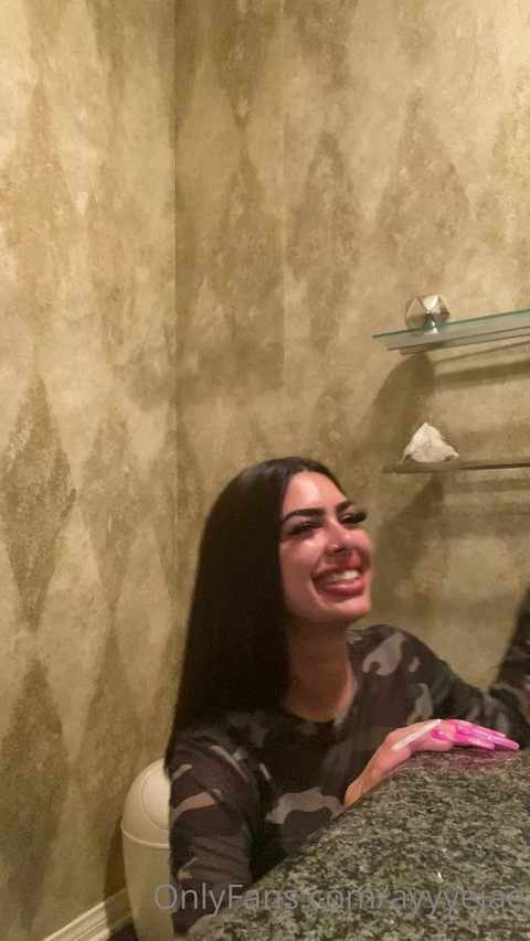 Ayyyejae Sucks A Cock In The Living Room Of Her House