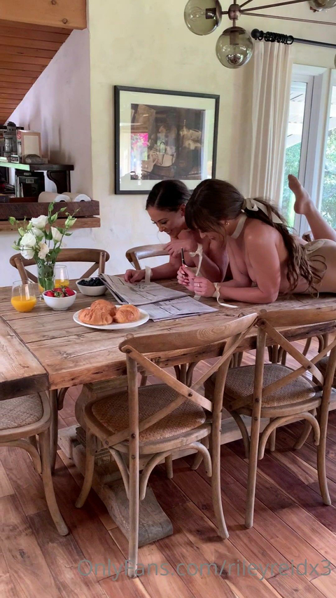 Cherie Deville And Riley Reid Love Anal Play On The Table