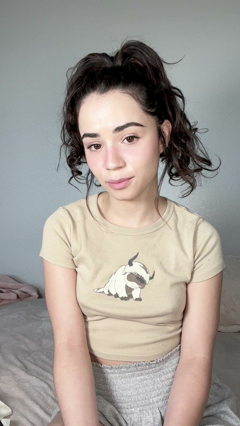 Jameliz Makes A JOI Video For Her Long-Distance Boyfriend