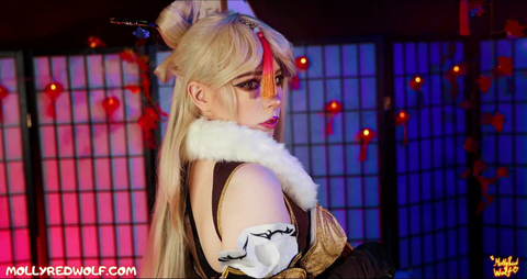 MollyRedWolf Cosplays Ning Guang And Plugs Both Of Her Holes