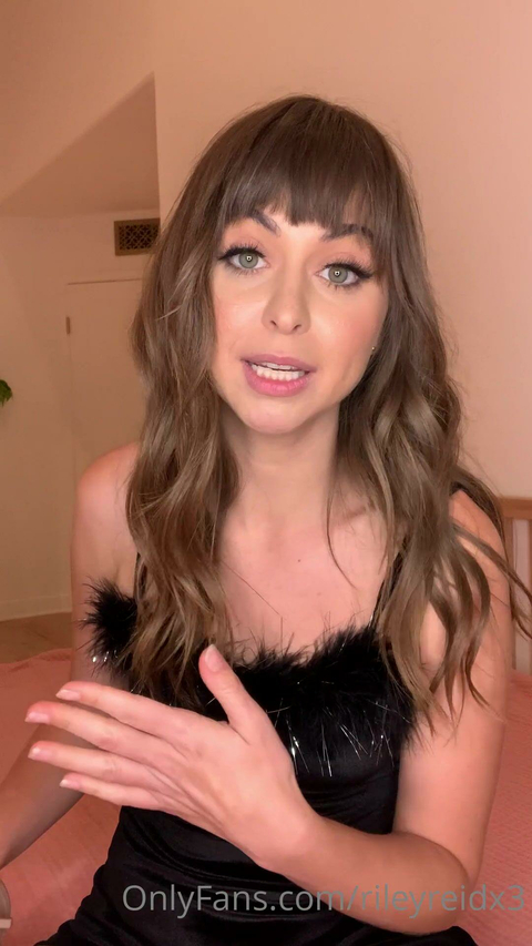 Nasty Babe Riley Reid Vibrates Her Pussy And Rides A Dildo