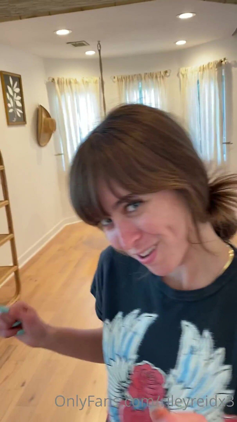 Riley Reid Gives Her Mouth And Pussy To The New Postman