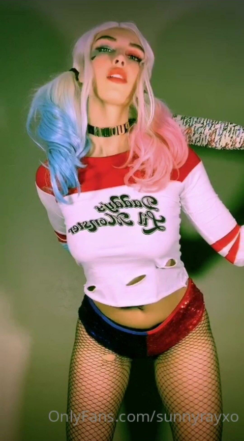 Sunny Ray Dresses Up As Harley Quinn And Masturbates Hard
