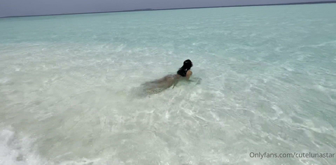 Luna Star Showing Off On The Beach