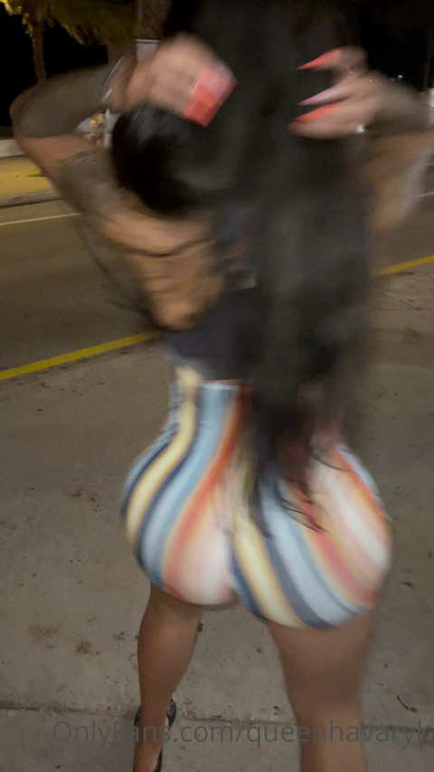 Queen Havaryk Twerking In The Street