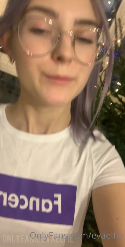 The Spirit Of Christmas Makes Eva Elfie Finger Her Pussy