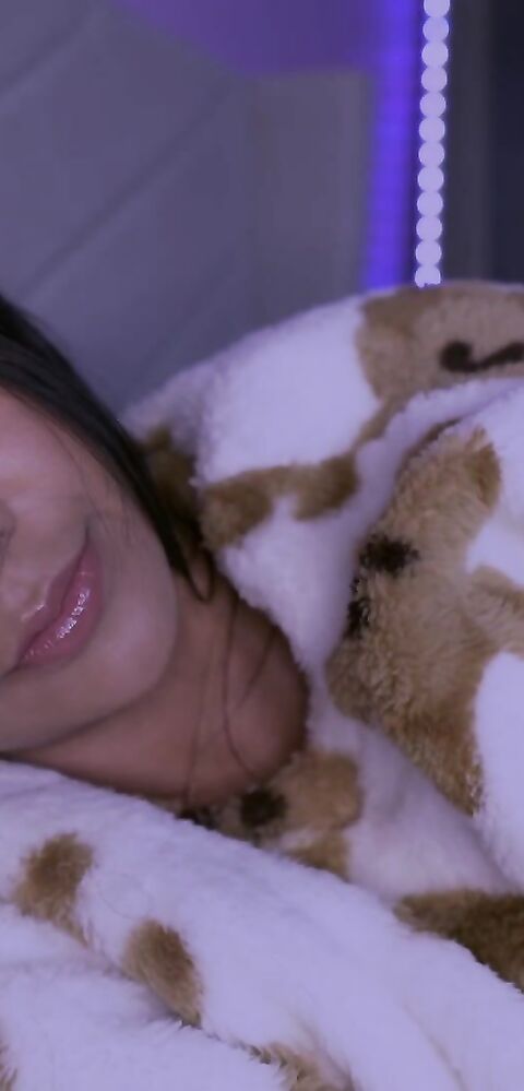 Sloansmoans - Barely Legal Daughter Is Devoted To Dad - ManyVids - stepdad - milf - pov - stepmother - fake tits - brunette - big tits