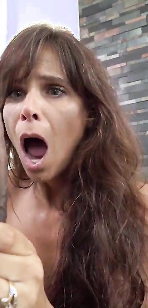 Syren De Mer - Mom fucks black stepson after spying on him in bath - CamSoda - CamSoda - stepmother - black - stepson - blowjob - pov - live show - big dick