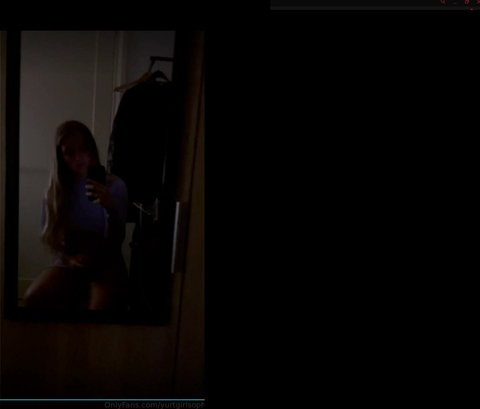 itsmesophie AKA Sophietsxo Selfie Dick Play.mkv