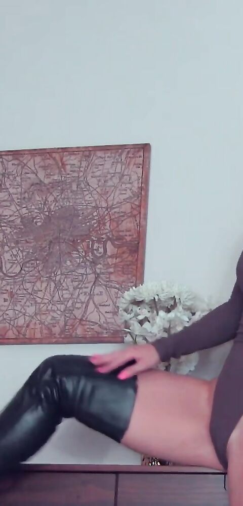 Miss London Lix - Solving your problems - ManyVids - fetish - pov - big tits - fake tits - tattoo - dirty talk - milf - femdom - tease