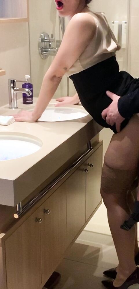 Business Bitch - Hot Clerk Used By Supervisor In Restroom - ManyVids - blonde - office - high heels - nylon - blowjob