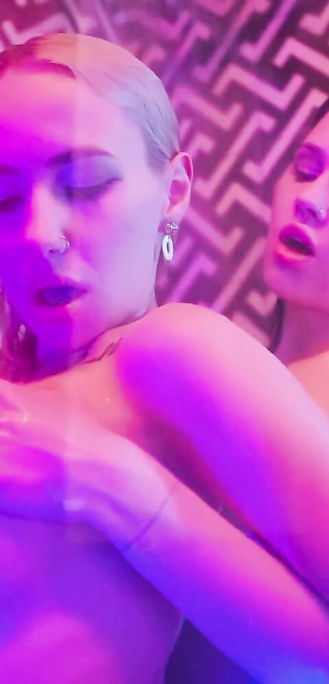 Bella Mur - Wet games in the shower with Sofia Simens - OnlyFans - blonde - tattoo - pov - teen - medium tits