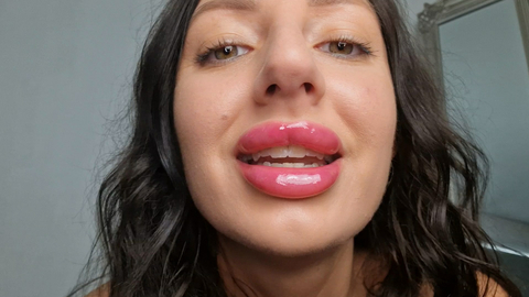 Tattooed Temptress Jerk to Mommies Lips