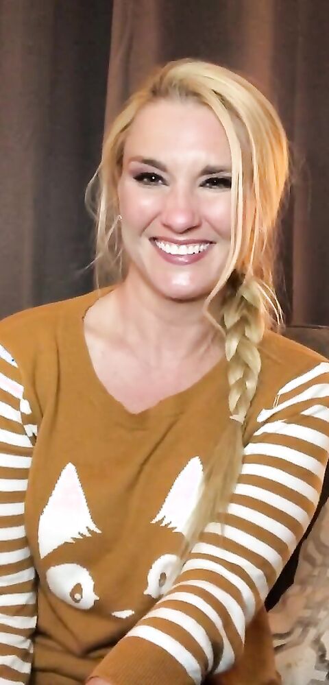 Julia Robbie - Allergic to Small Penis - ManyVids - blonde - milf - solo - dirty talk - pov - fetish - big tits