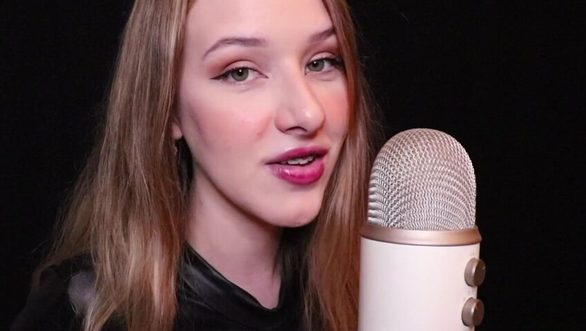 Diddly ASMR - 11 January 2021 - Ass Bending in Faux Leather