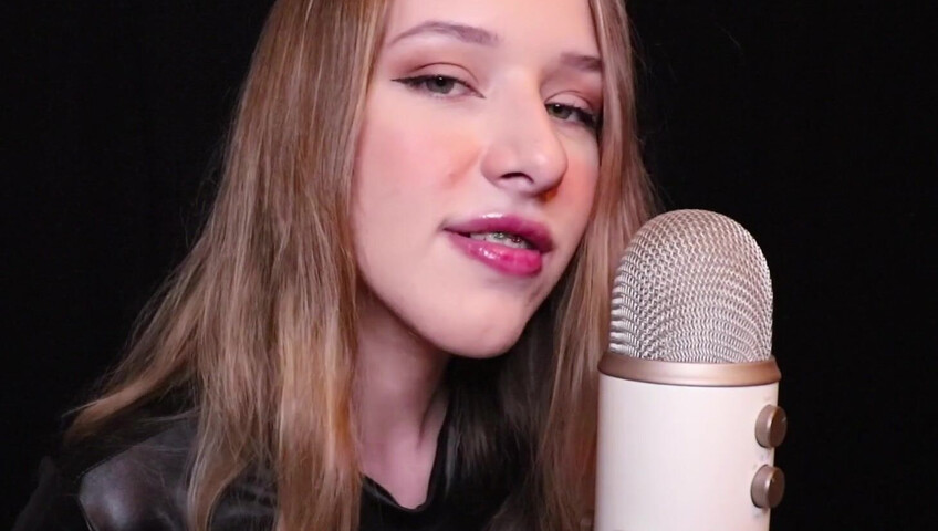 Diddly ASMR - 11 January 2021 - Ass Bending in Faux Leather