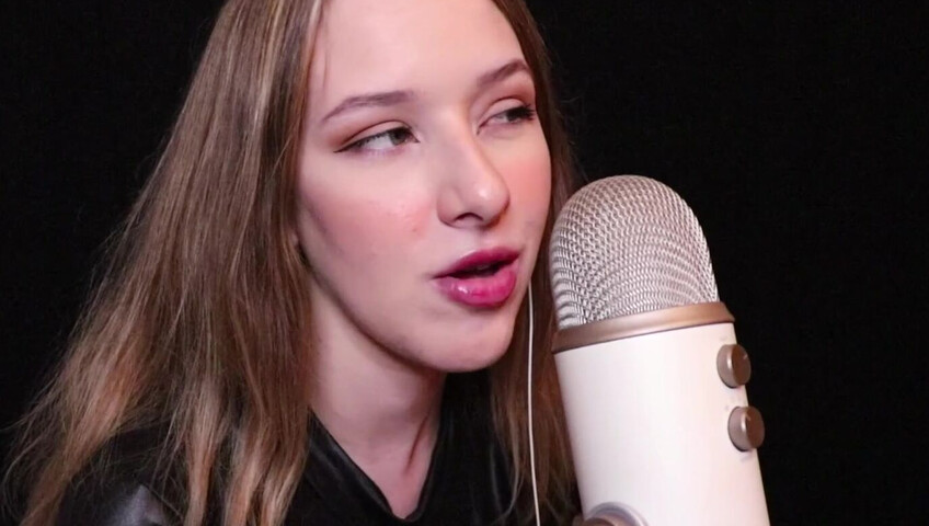 Diddly ASMR - 11 January 2021 - Ass Bending in Faux Leather