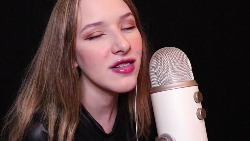 Diddly ASMR - 11 January 2021 - Ass Bending in Faux Leather