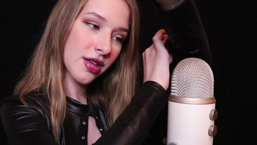Diddly ASMR - 11 January 2021 - Ass Bending in Faux Leather