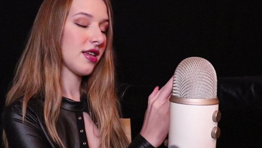 Diddly ASMR - 11 January 2021 - Ass Bending in Faux Leather