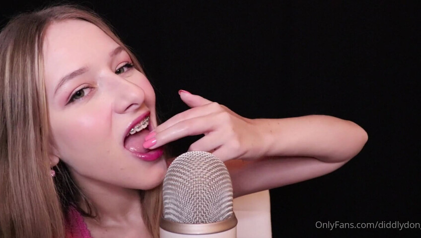 Diddly ASMR - Up close finger sucking ASMR