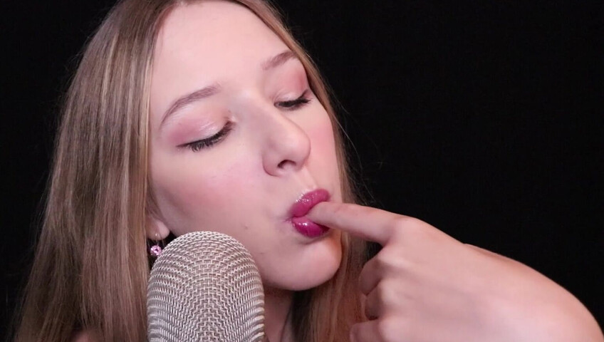 Diddly ASMR - Up close finger sucking ASMR