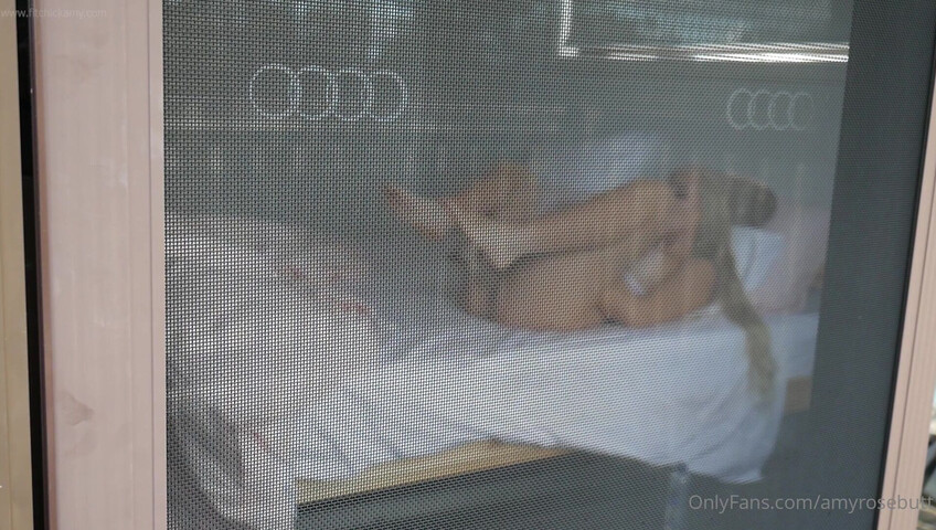 Fit Chick Amy - 14 February 2021 - Masturbating behind stupid door