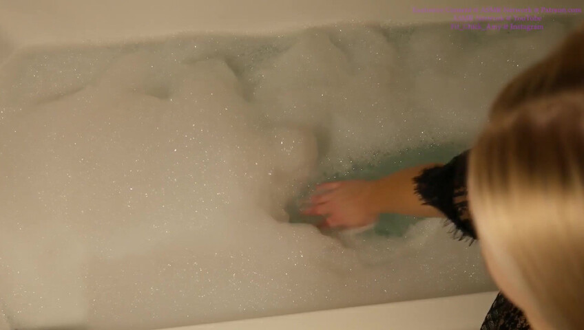Fit Chick Amy - Bath Tub ASMR